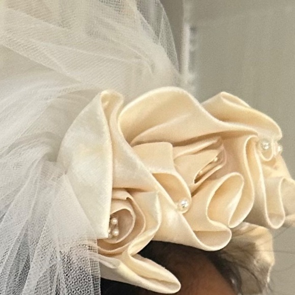 Vintage Bridal Roses Hair Comb with Detachable Cathedral Length Veil main image 4